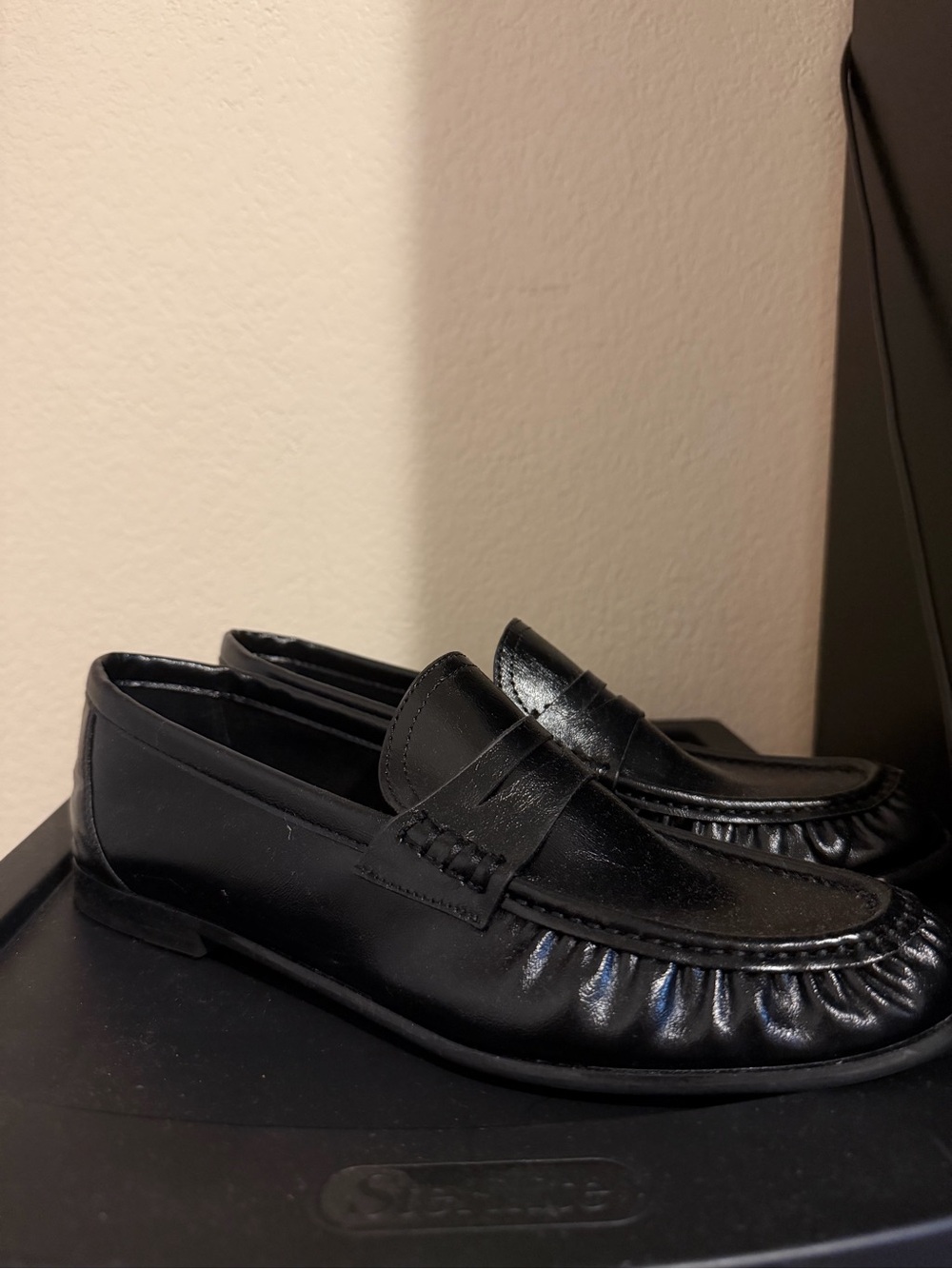 Black loafers from Zara 📓